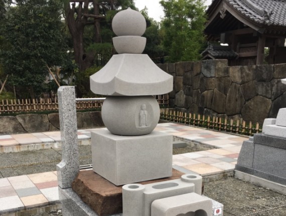 箱根山五輪塔の展示墓（日本庭園陵墓紅葉亭様）